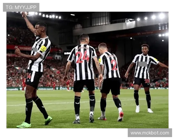 威尔逊半场表现抢眼 投篮三中一罚球六中五贡献八分五板